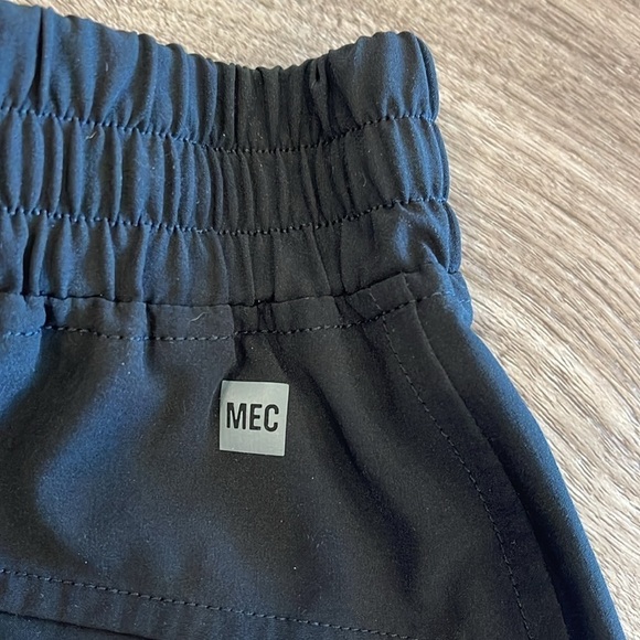 MEC lightweight shorts in black size youth 12 - Picture 3 of 5